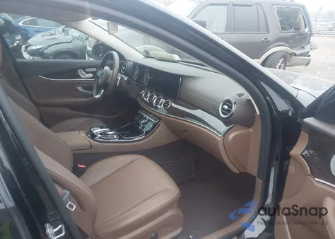 2018 Mercedes-Benz E 300 4Matic из США, поврежденный, VIN WDDZF4KBXJA436593